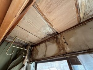 大阪市コーキングひび割れ　雨漏れ