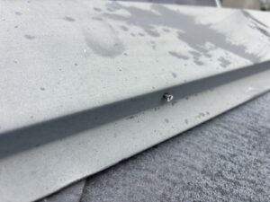 大阪市の屋根工事 棟板金の浮きと釘抜けの事例