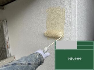 大阪市天王寺区 外壁塗装 中塗り施工