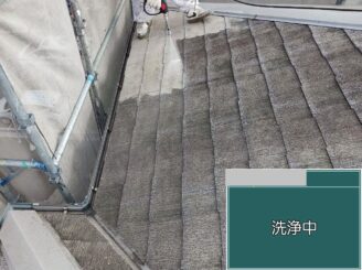 大阪市都島区 屋根塗装 高圧洗浄作業中