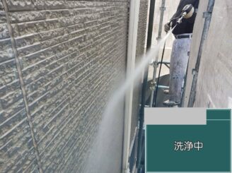 大阪市都島区 外壁塗装 高圧洗浄中