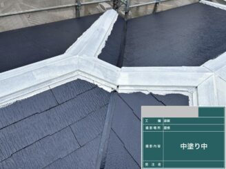 大阪市都島区 屋根塗装 中塗り作業