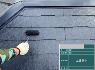 大阪市都島区 屋根塗装 上塗り作業