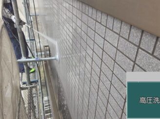 大阪市大正区 外壁タイル高圧洗浄 作業中