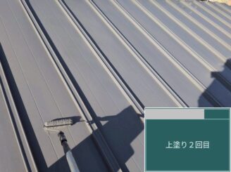 大阪市此花区 屋根上塗り作業中