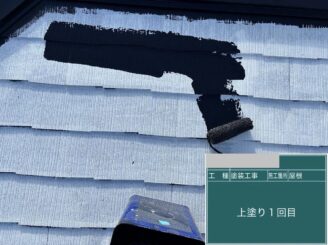 大阪市港区 屋根塗装 中塗り施工