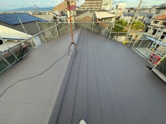 大阪市東淀川区 屋根カバー工事完了後全景