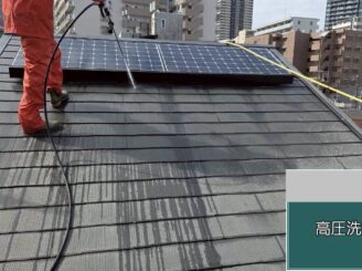 大阪市福島区 屋根高圧洗浄作業中