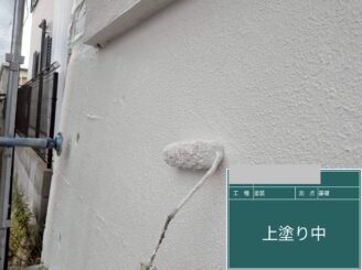 大阪市此花区 外壁塗装工事 上塗り施工中