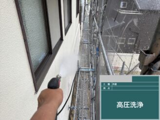 大阪市此花区 外壁塗装工事 外壁高圧洗浄中