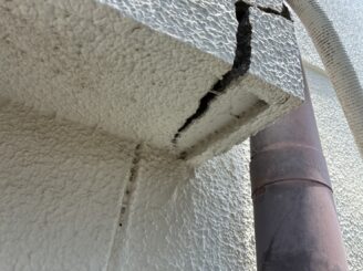 大阪市此花区 外壁塗装前の激しいひび割れ・クラック