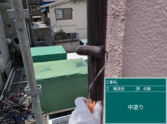 大阪市淀川区外壁塗装工事 雨樋中塗り施工