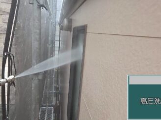 大阪市此花区 外壁塗装工事 外壁高圧洗浄中