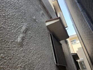 大阪市西淀川区 外壁左官補修工事 施工前 モルタル外壁の膨れ