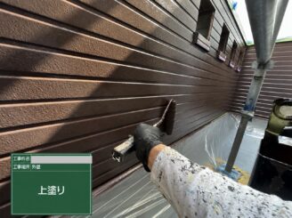 大阪市天王寺区 外壁塗装 上塗り施工中