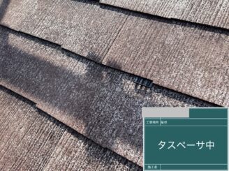 大阪市西淀川区 屋根塗装 タスペーサー取付け施工中