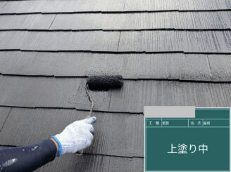 大阪市西淀川区 屋根塗装 上塗り施工中