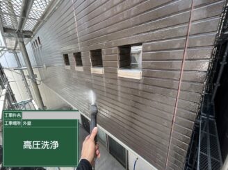 大阪市天王寺区 外壁塗装 外壁高圧洗浄中