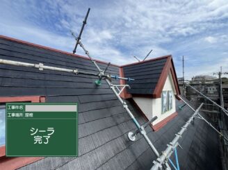 大阪市此花区の屋根塗装工事で下塗り工程が完了した屋根
